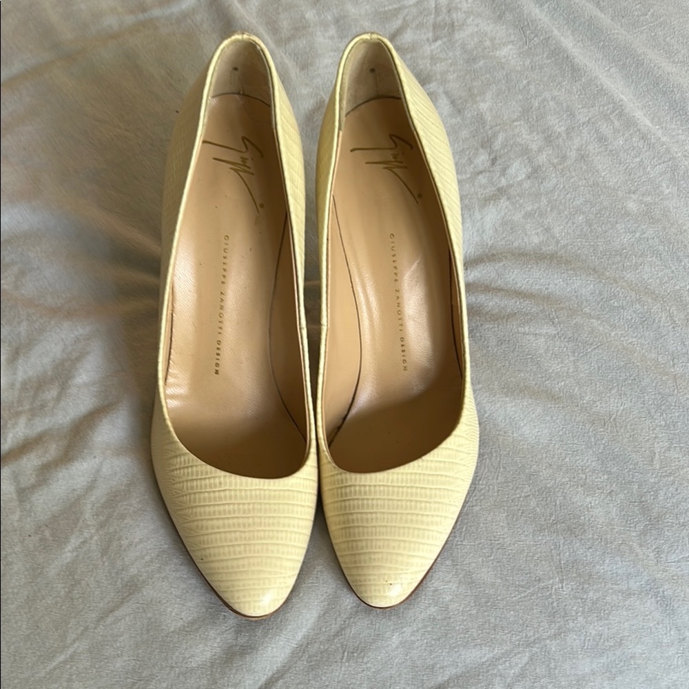 Giuseppe Zanotti Cream Heels Timeless Design